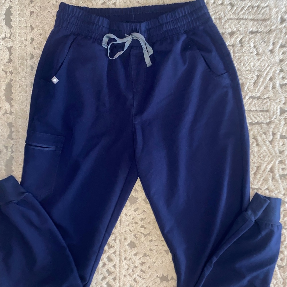 Figs scrubs. Medium top medium tall high waisted jogger